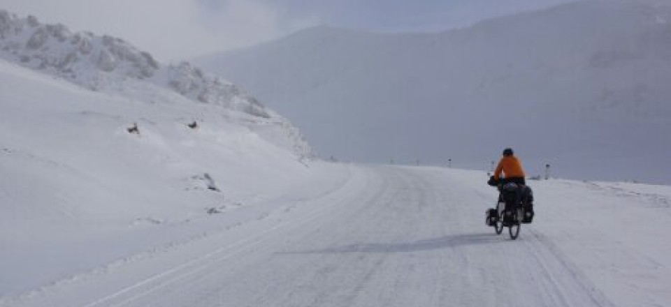 Winters fietsen in Kirgizie